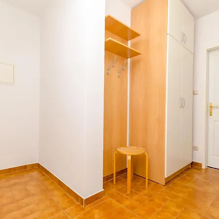 Apartment Mrvelj Gdinj